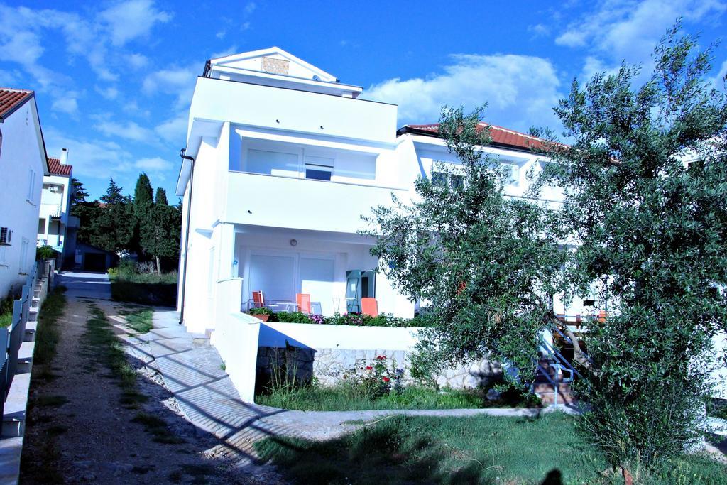 Apartments By The Sea Semy Novalja Ngoại thất bức ảnh