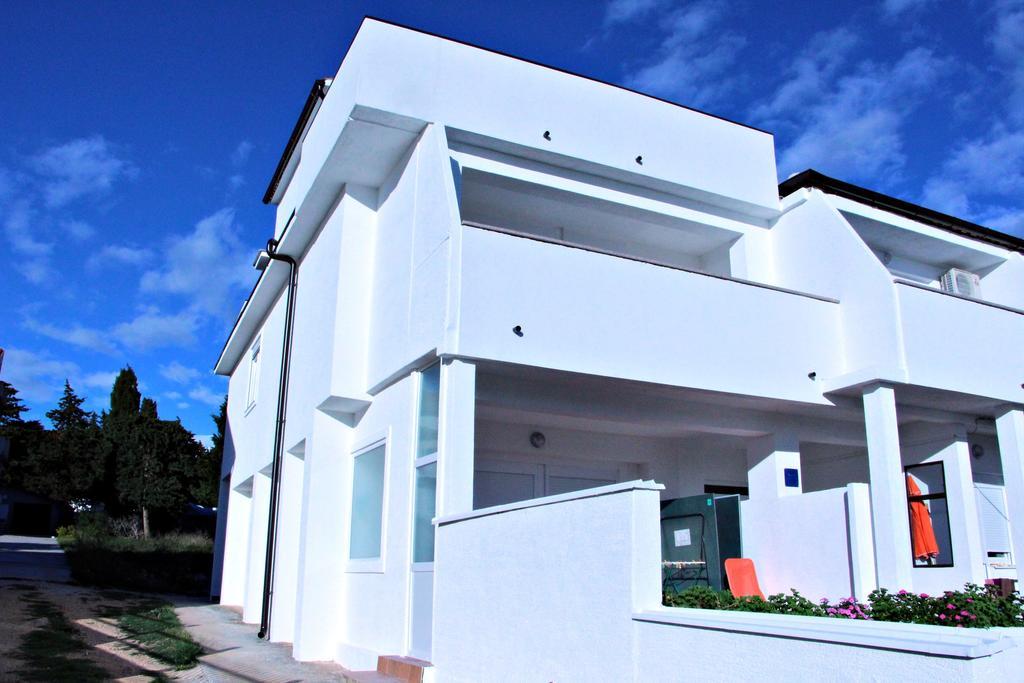 Apartments By The Sea Semy Novalja Ngoại thất bức ảnh