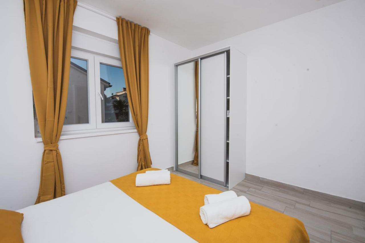 Apartments By The Sea Semy Novalja Ngoại thất bức ảnh