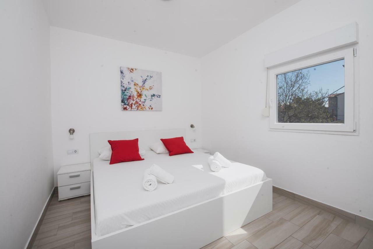 Apartments By The Sea Semy Novalja Ngoại thất bức ảnh